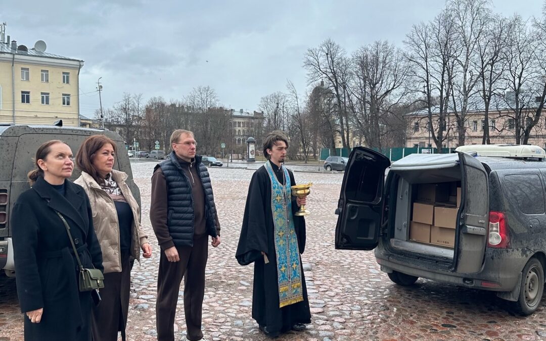Совершен чин освящения пасхальных куличей